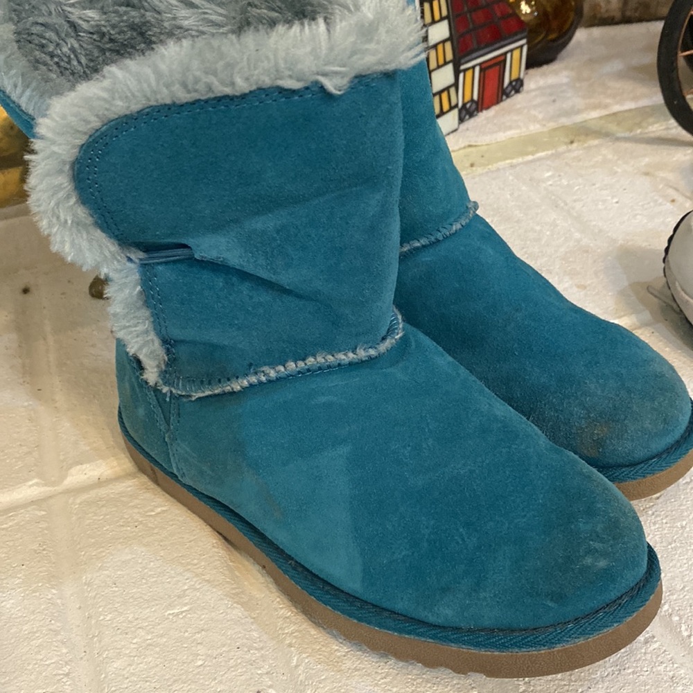 Leather  turquoise boots